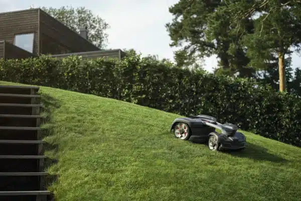 husqvarna-automower-435x-awd-nera-with-wire-free-technology-garden-4