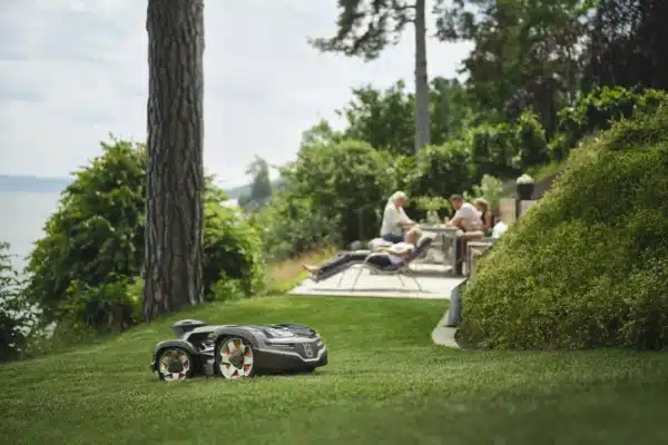 husqvarna-automower-435x-awd-nera-with-wire-free-technology-garden-3