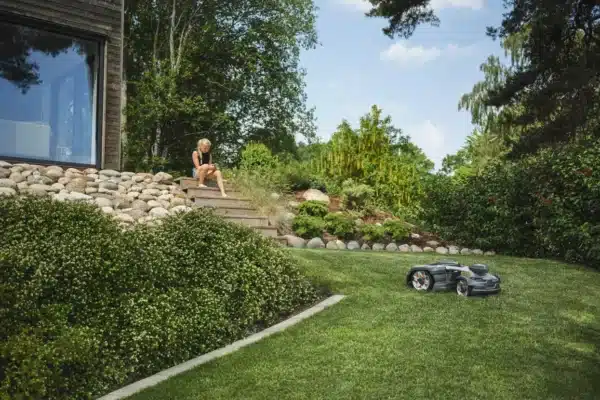 husqvarna-automower-435x-awd-nera-with-wire-free-technology-garden-2