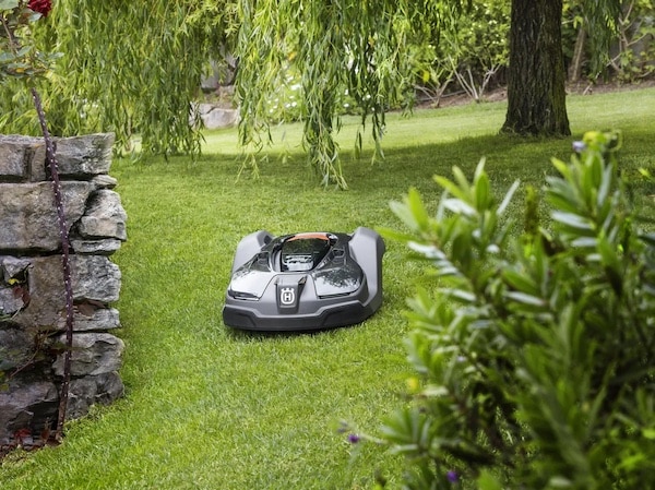 What Are the Benefits of Robotic Lawnmowers?