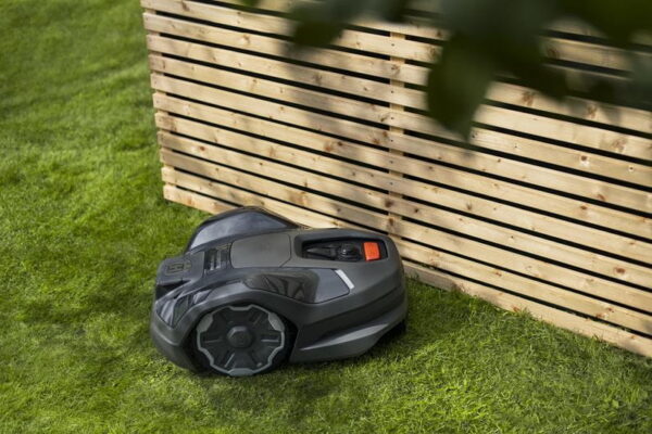 Husqvarna 310E Nera robot mower mowing to the edge of the lawn