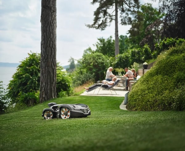 Top 10 Lawn Problems Solved by Robot Lawn Mowers in 2026 (A UK Installer’s Perspective)
